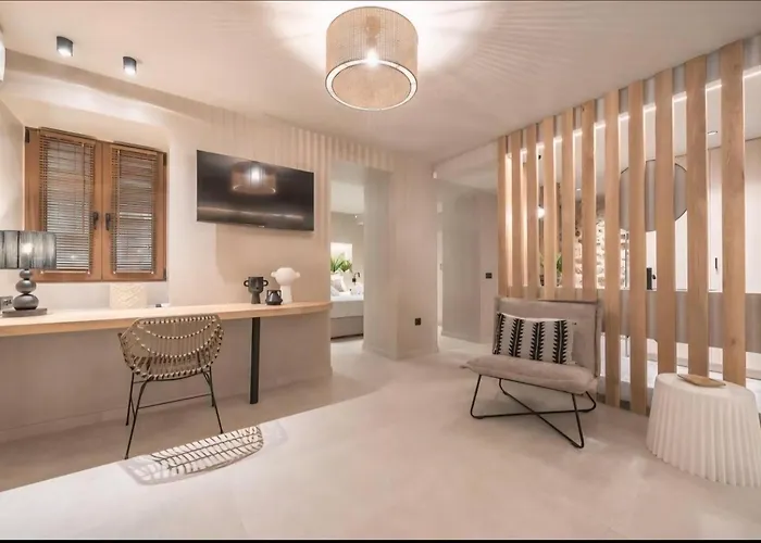 Apollonos 28 Luxury Suites